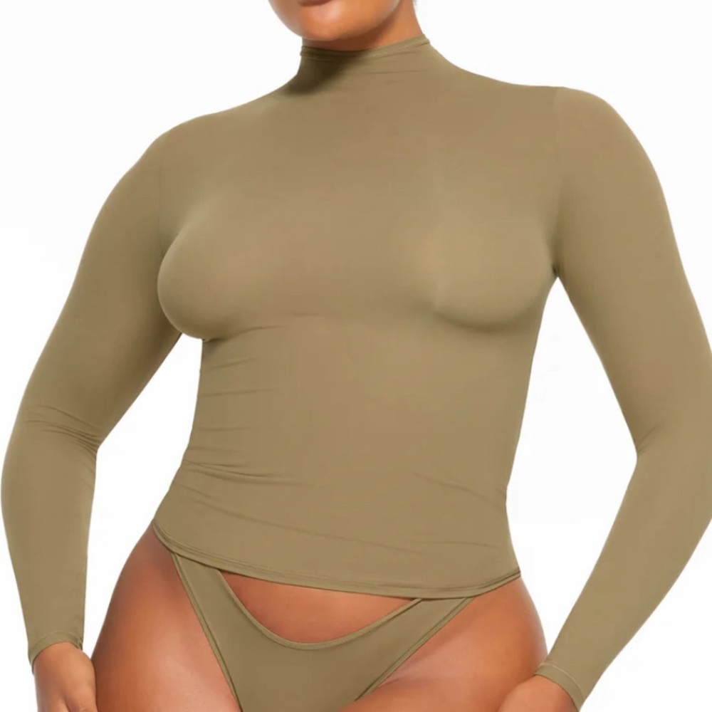 Skims turtleneck